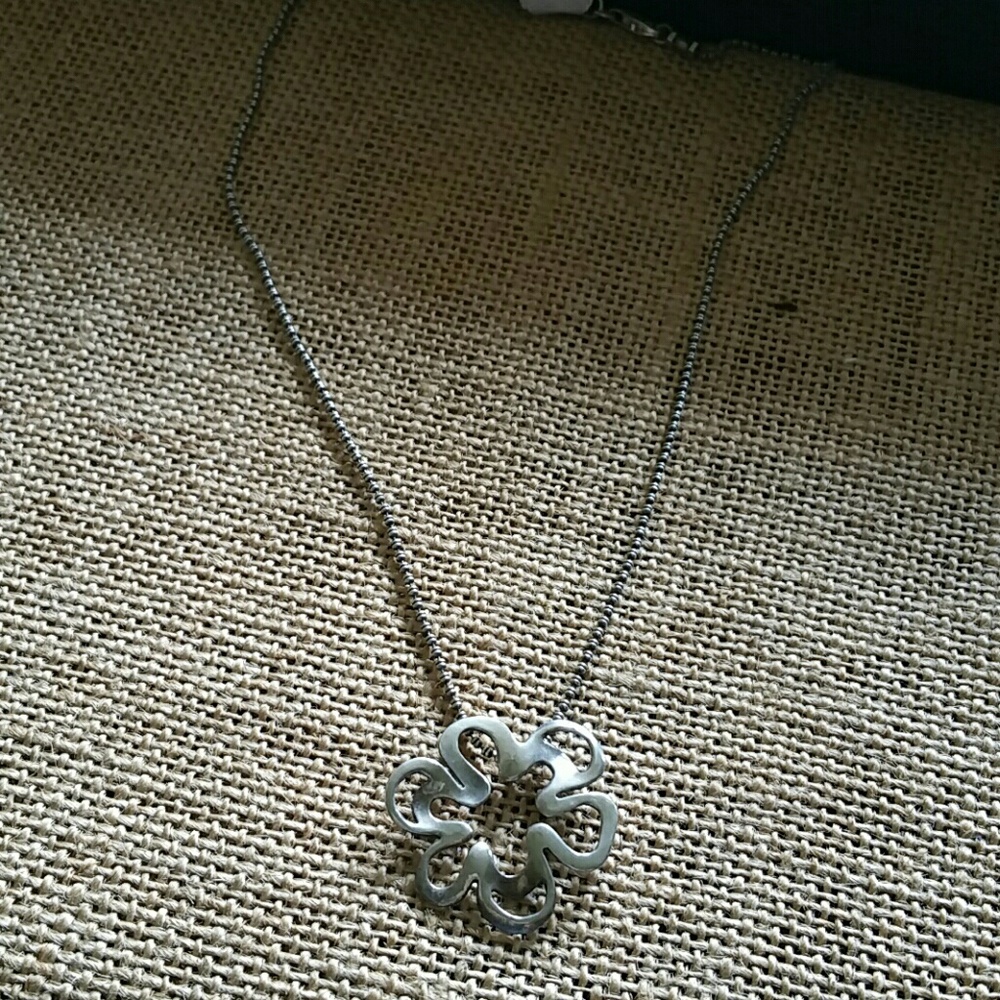 Silpada flower power necklace